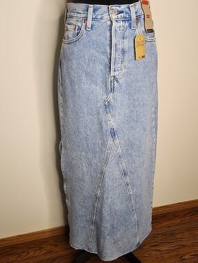 Levi’s Jean Size 28 High Rise Light Wash Denim Maxi Skirt  Cotton Side Slit E